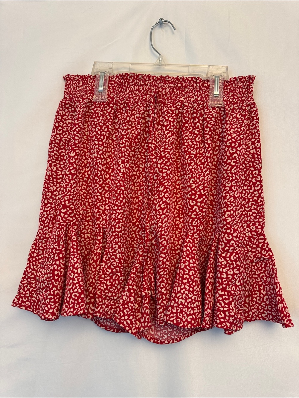 Red and White Print Flowy Shorts with Ruffle Hem Women’s size L